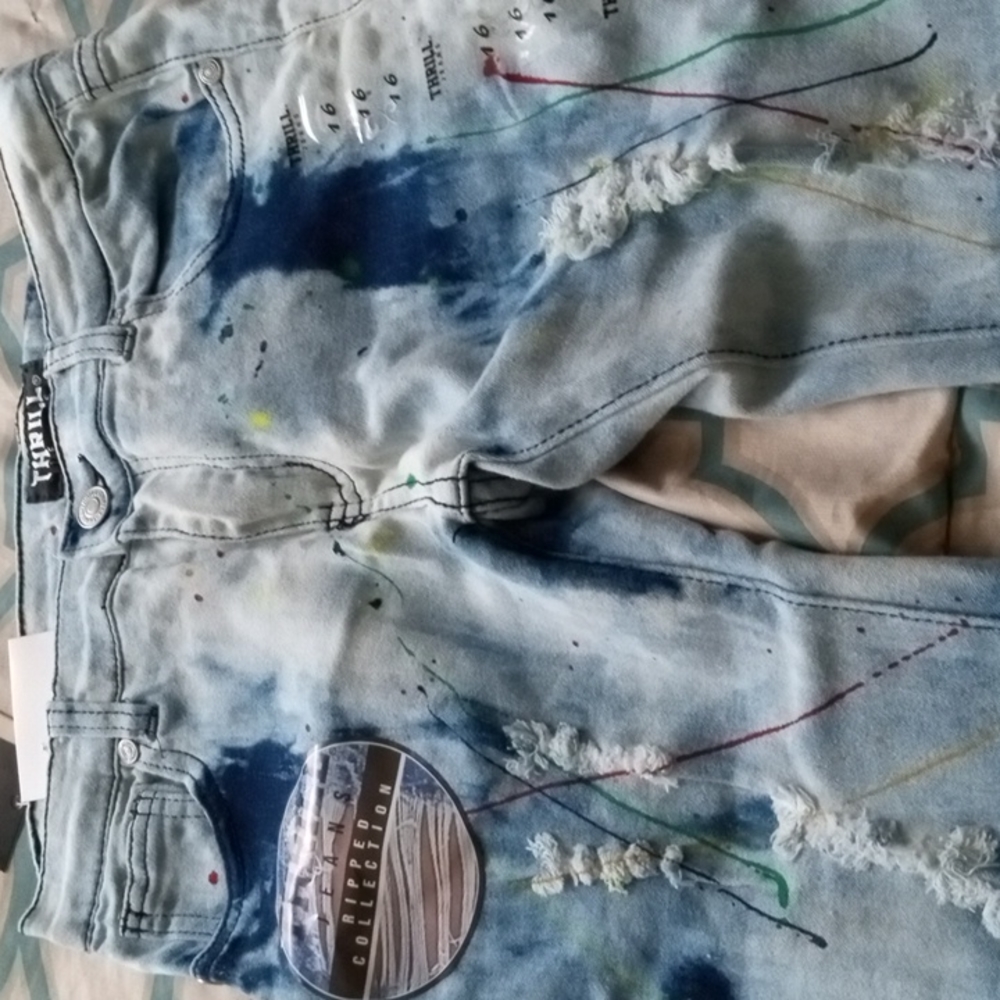 Distress/ripped jeans